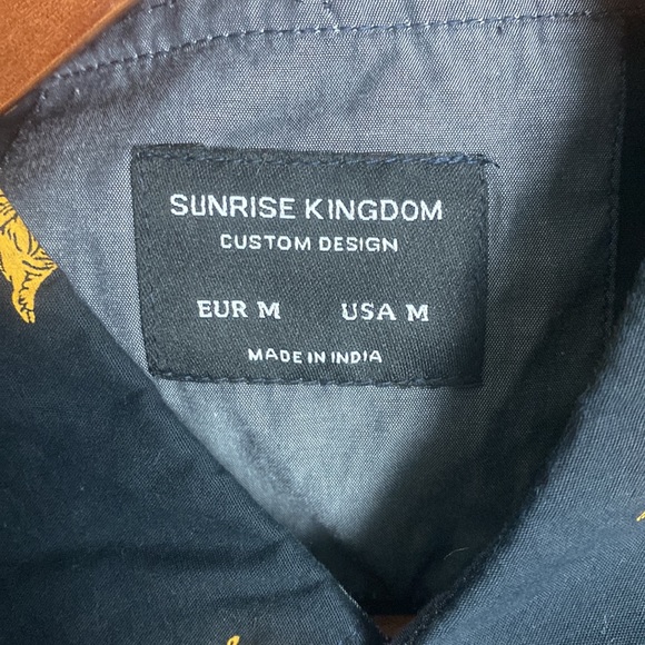 Black tiger print button down size medium - Picture 3 of 4